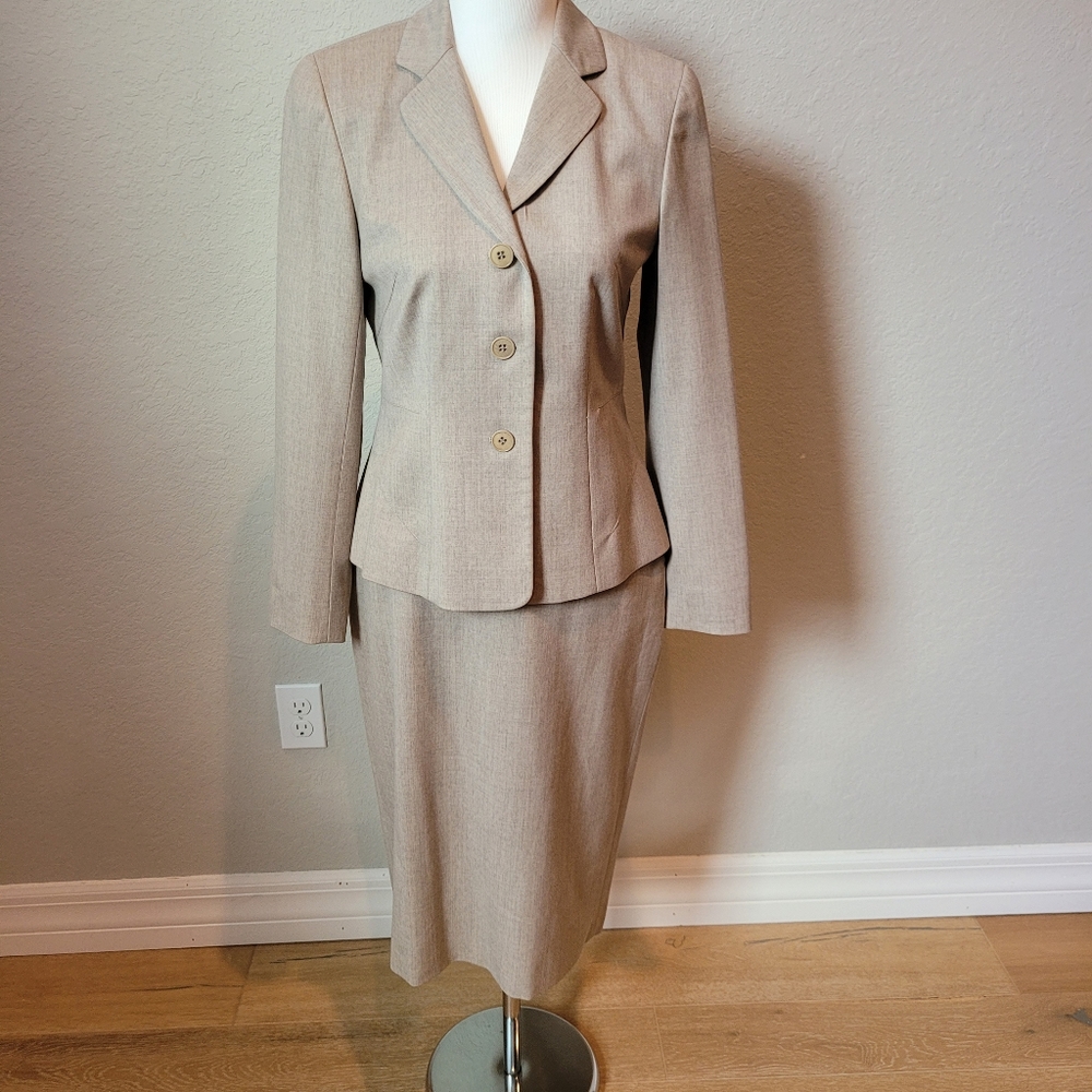 Ann Taylor Stretch Women's Suit and Skirt Size 6 Tan